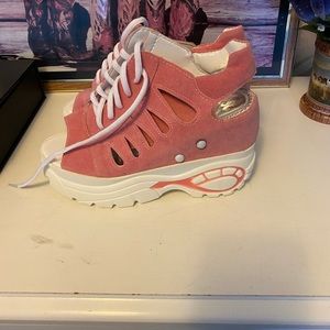 Pink open toed runners